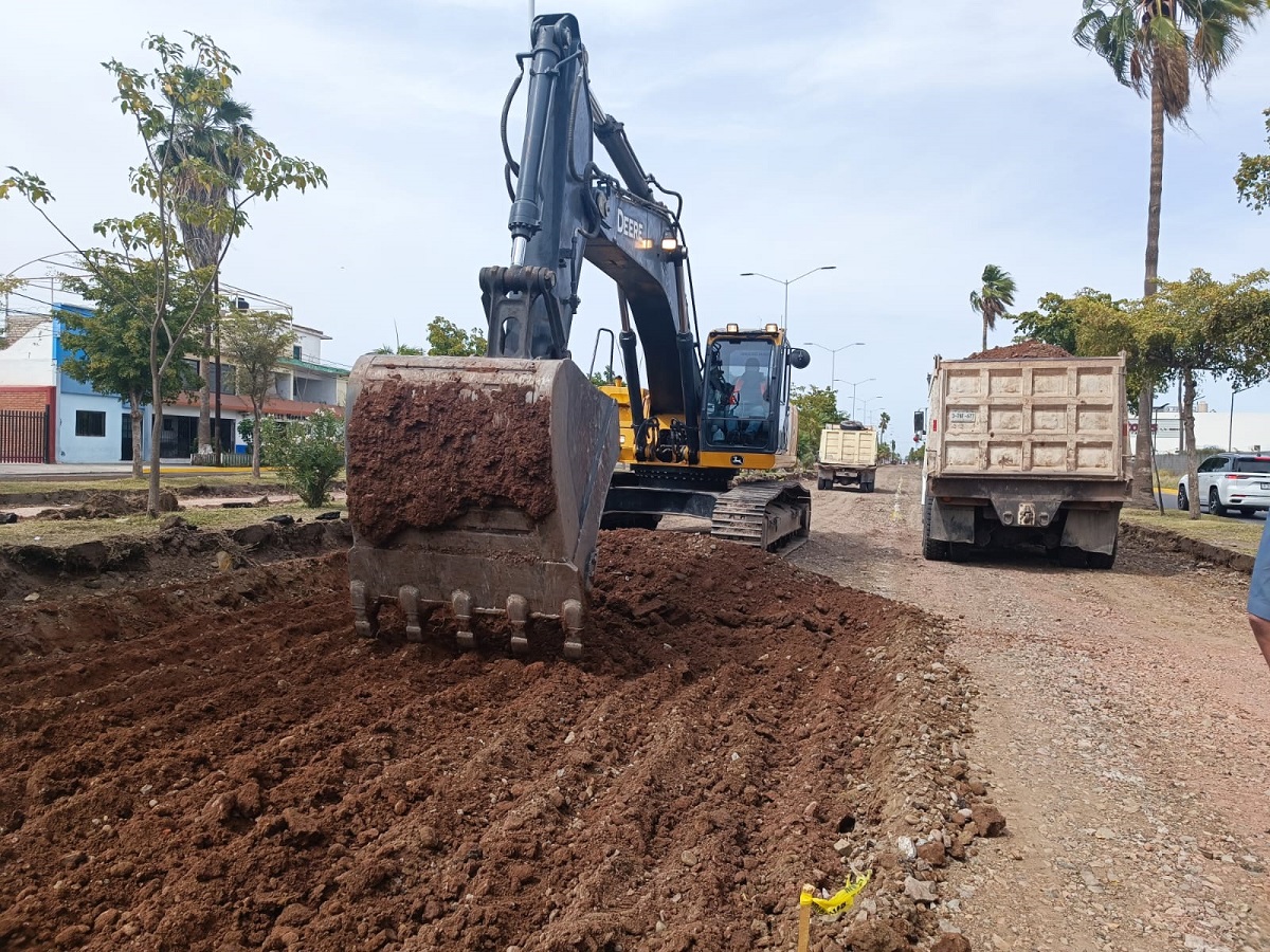 Supervisan avances en rehabilitación del bulevar Adolfo López Mateos en Los Mochis