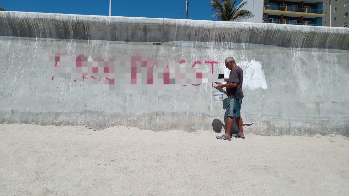 Policía Municipal detiene a adulto mayor por realizar pintas de protesta en el malecón de Mazatlán