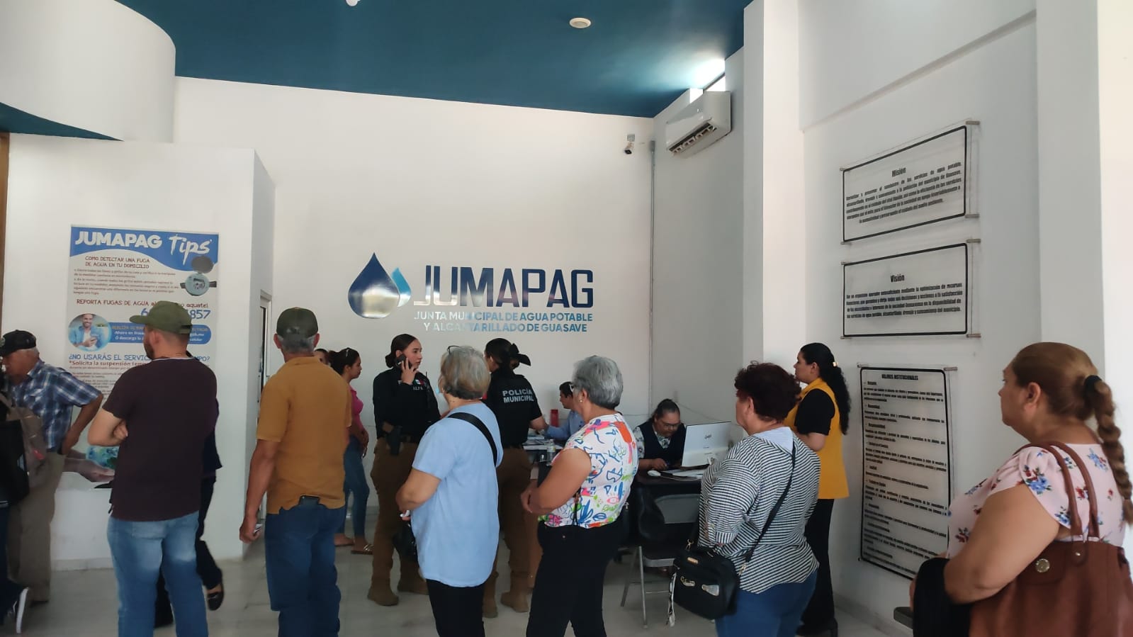 Altercado en Jumapag; líder sindical remueve a cajera y llega la policía
