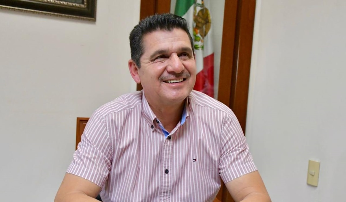 A trabajar en conjunto y armonía exhorta alcalde Armando Camacho al nuevo director de la DSPYTM