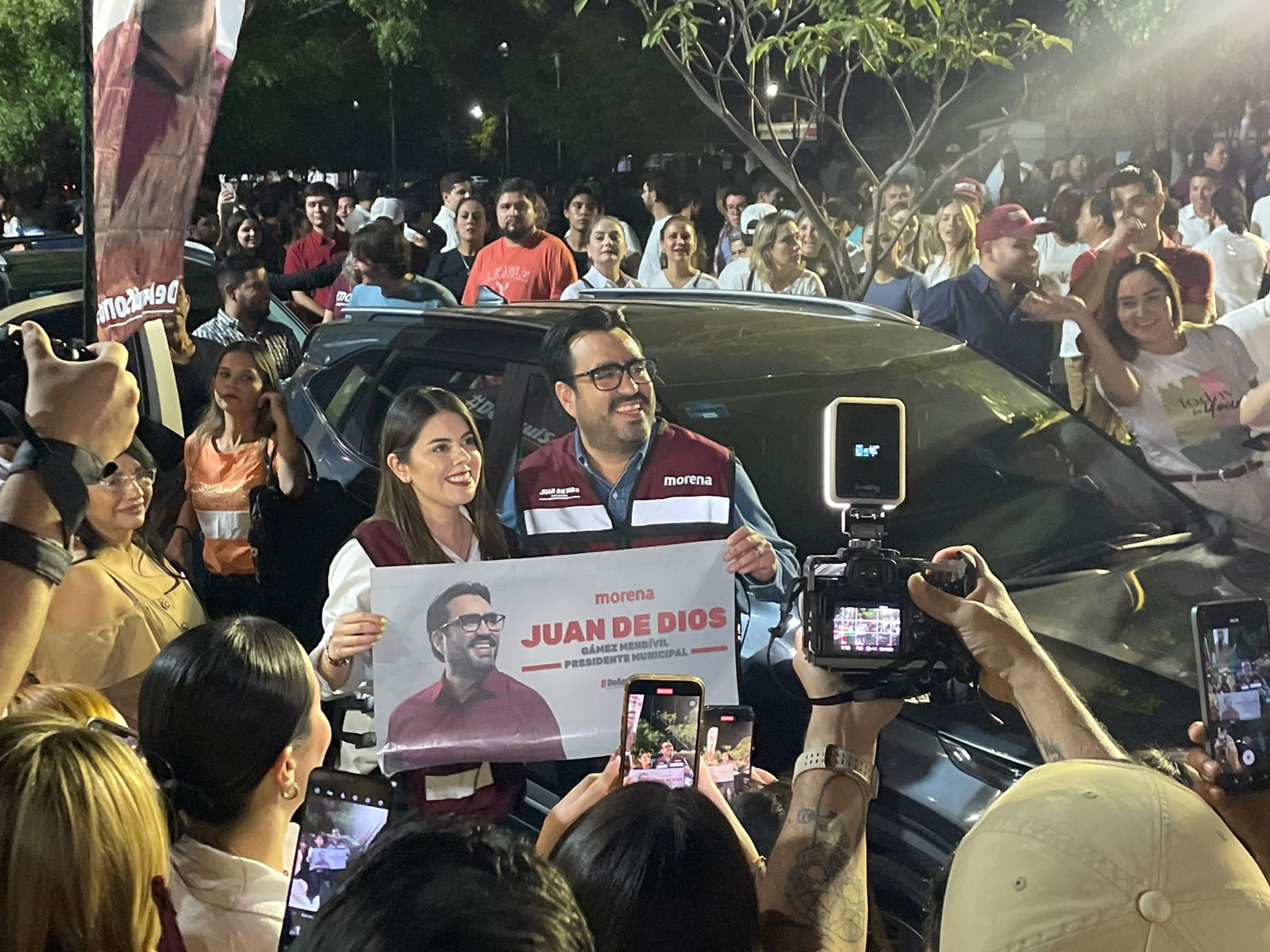Con pega masiva de calcas, arranca Juan de Dios Gámez su campaña en búsqueda de la alcaldía de Culiacán