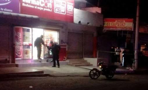 A punta de pistola, ‘el niño con el beso en el cachete’ asalta la misma farmacia, en Culiacán; esto fue el botín