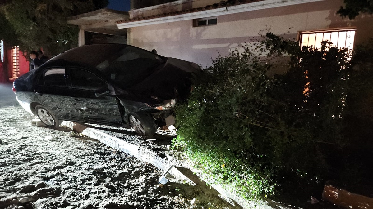 Automovilista ebrio atropella a adolescente que estaba sentado en una macetera, en Culiacán