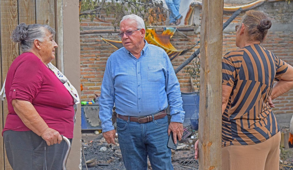 Perdieron todo en el incendio de su casa en El Fuerte, reciben apoyo del Ayuntamiento y la sociedad