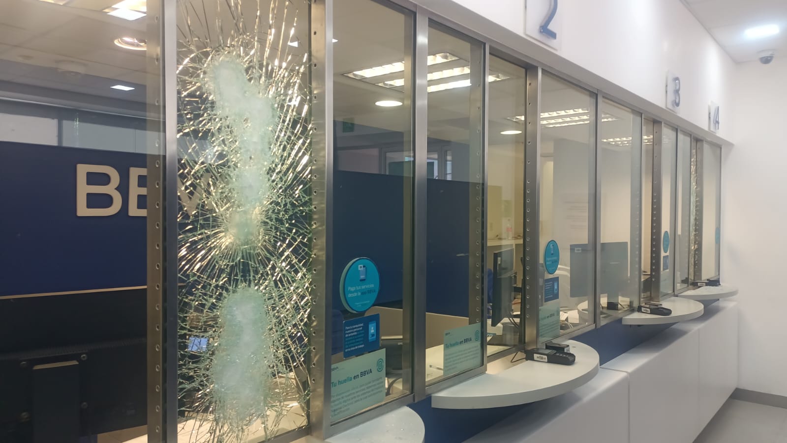 ¡Intento de bancazo en Guasave! Con un marro sujetos tratan de asaltar banco frente al IMSS