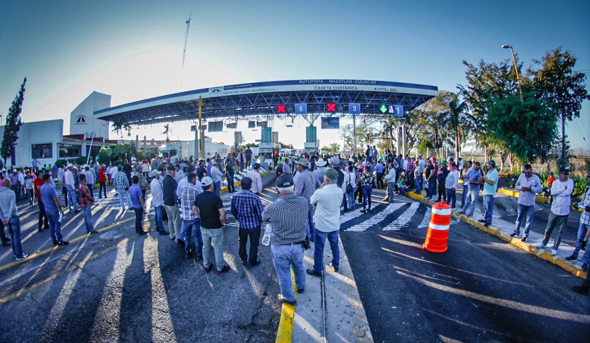 ¡Ahí pasarán la noche! Productores mantendrán bloqueo en caseta de Costa Rica, en Culiacán