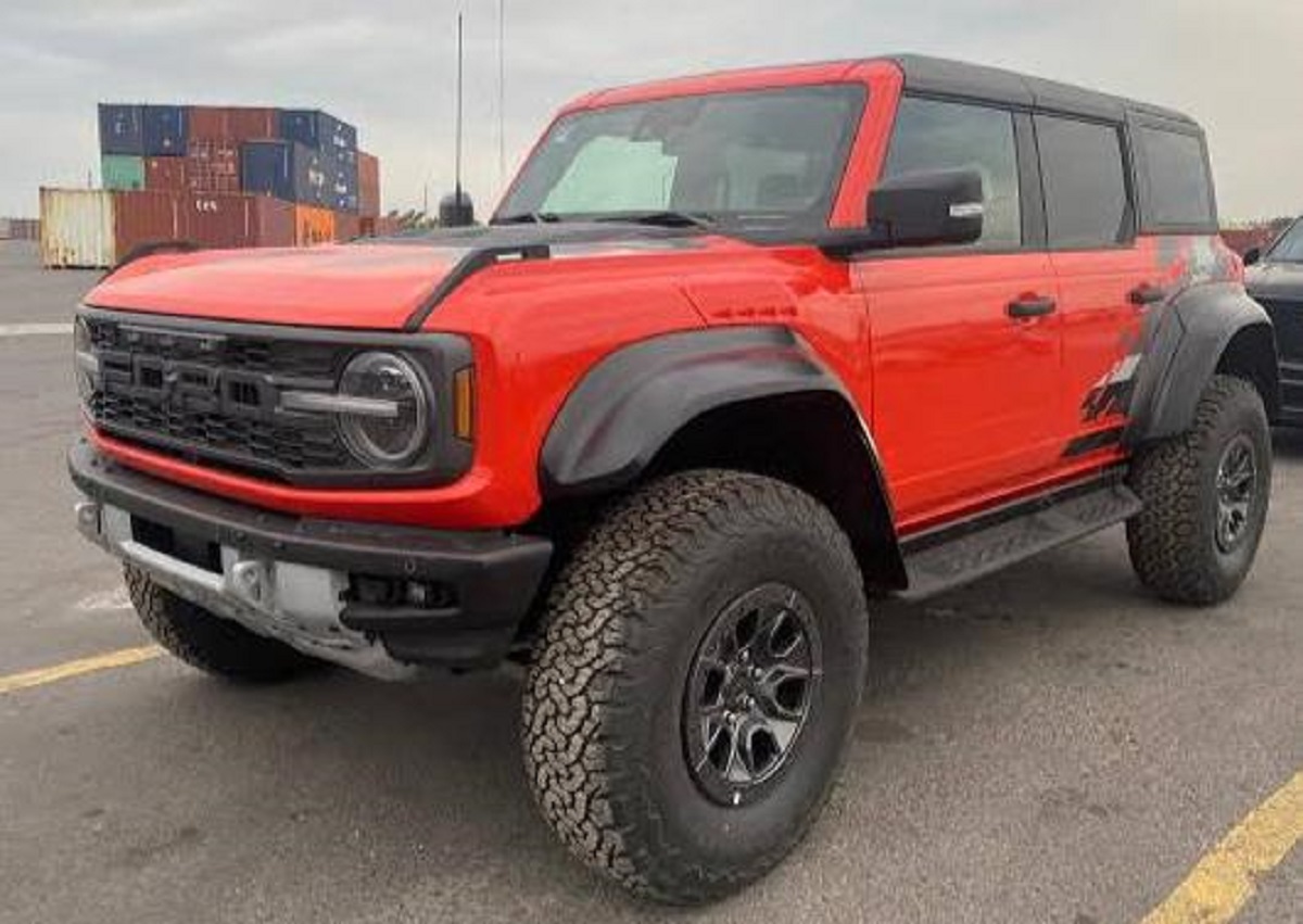 ¡Vale más de 2 millones! A mano armada despojan camioneta Bronco, en Culiacán