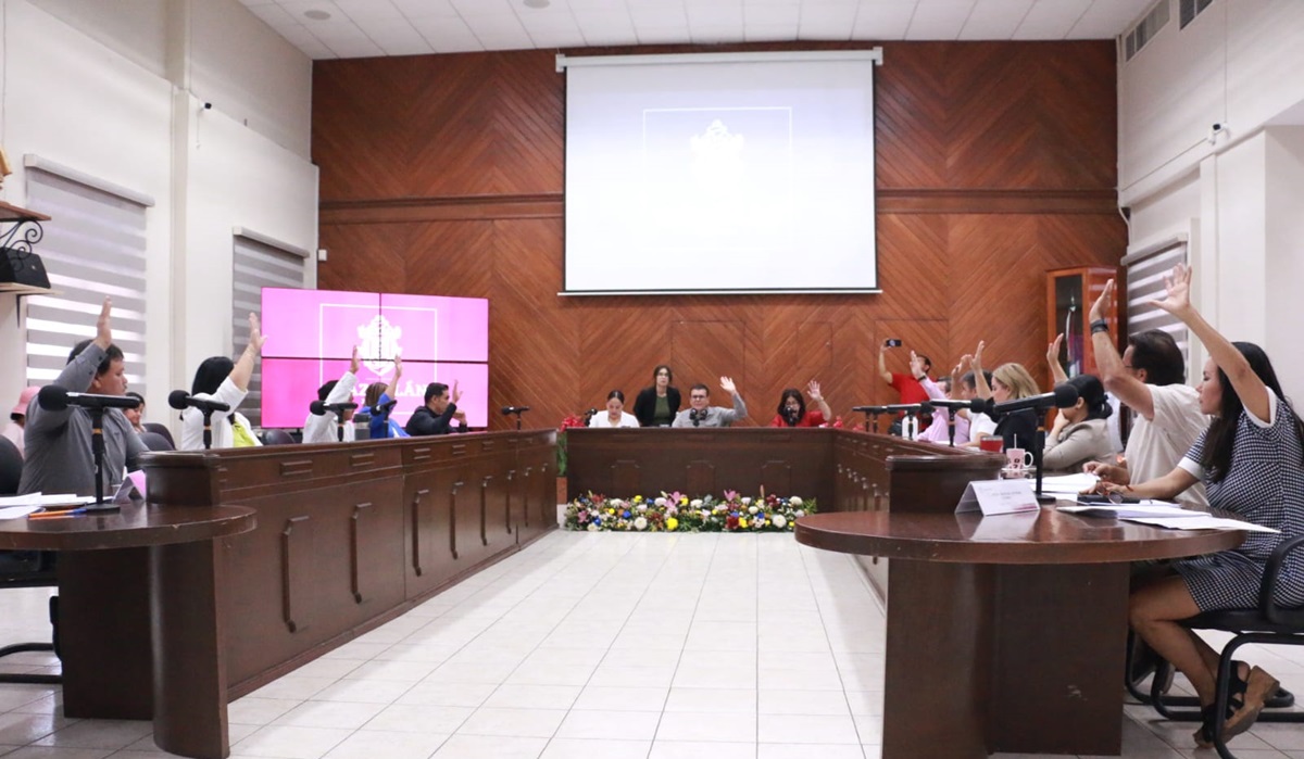 Cabildo de Mazatlán elige a cuatro profesoras para inscribir su nombre en el Día del Maestro