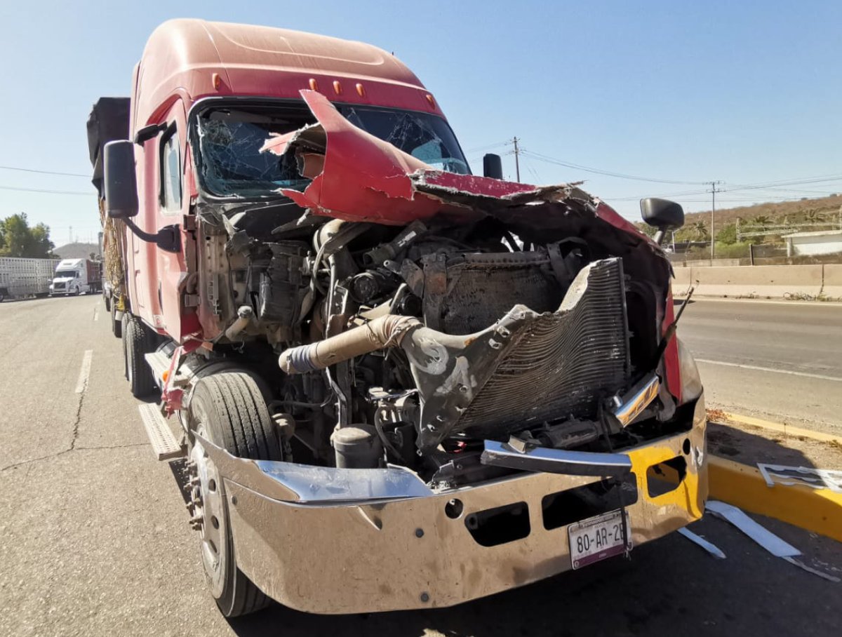 ¡Precaución! Se registra accidente tipo carambola sobre la México 15 en Los Mochis