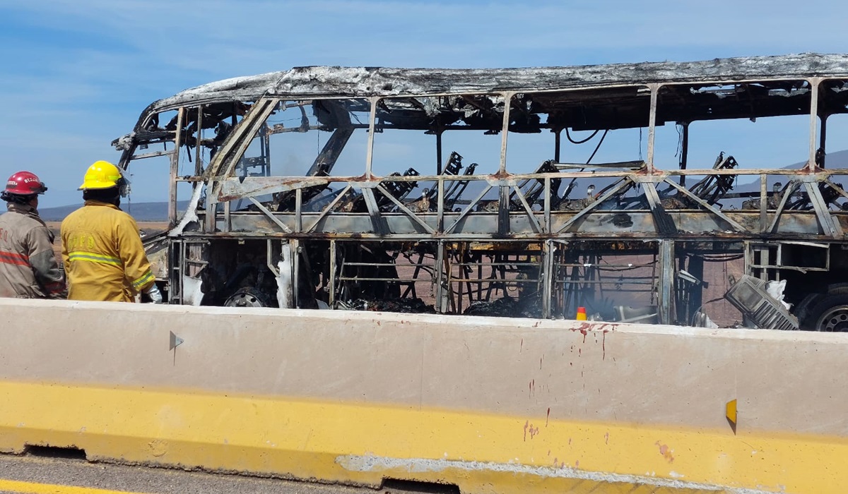 Se descontroló todo, empezamos a ver el humo y fue cuando empezamos a levantarnos: sobreviviente del camionazo en Angostura