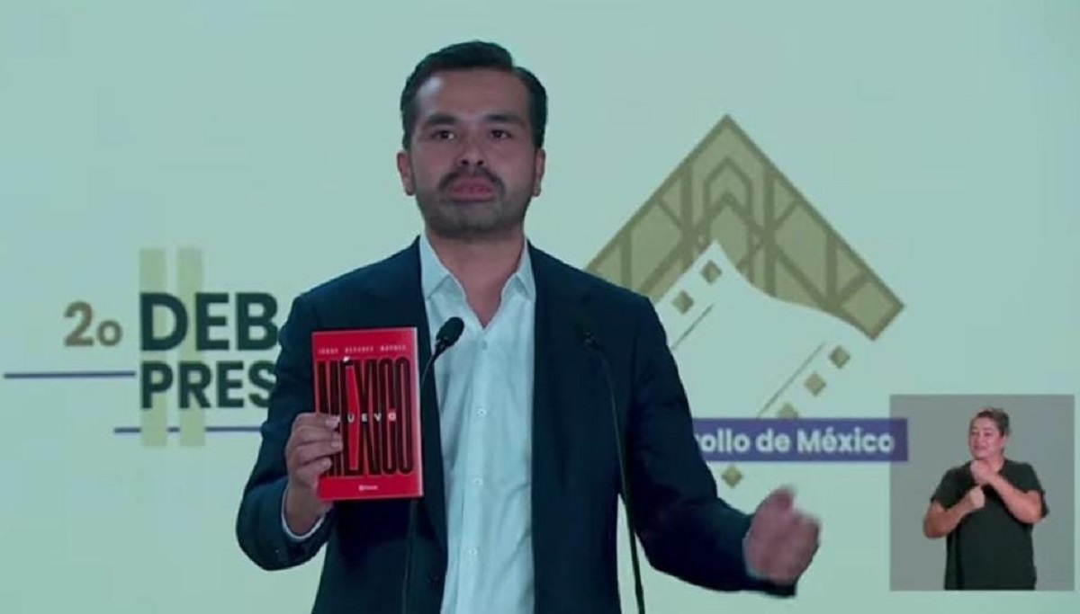 Con carta de su hijo Luciano y anunciando su libro; así cerró Máynez el segundo debate presidencial