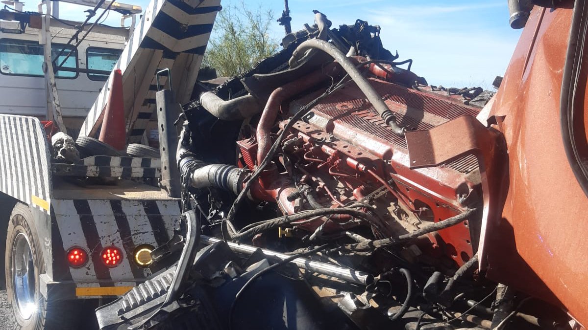 Choque entre dos tráileres provoca congestionamiento vial por La Costera, a la altura de Mocorito