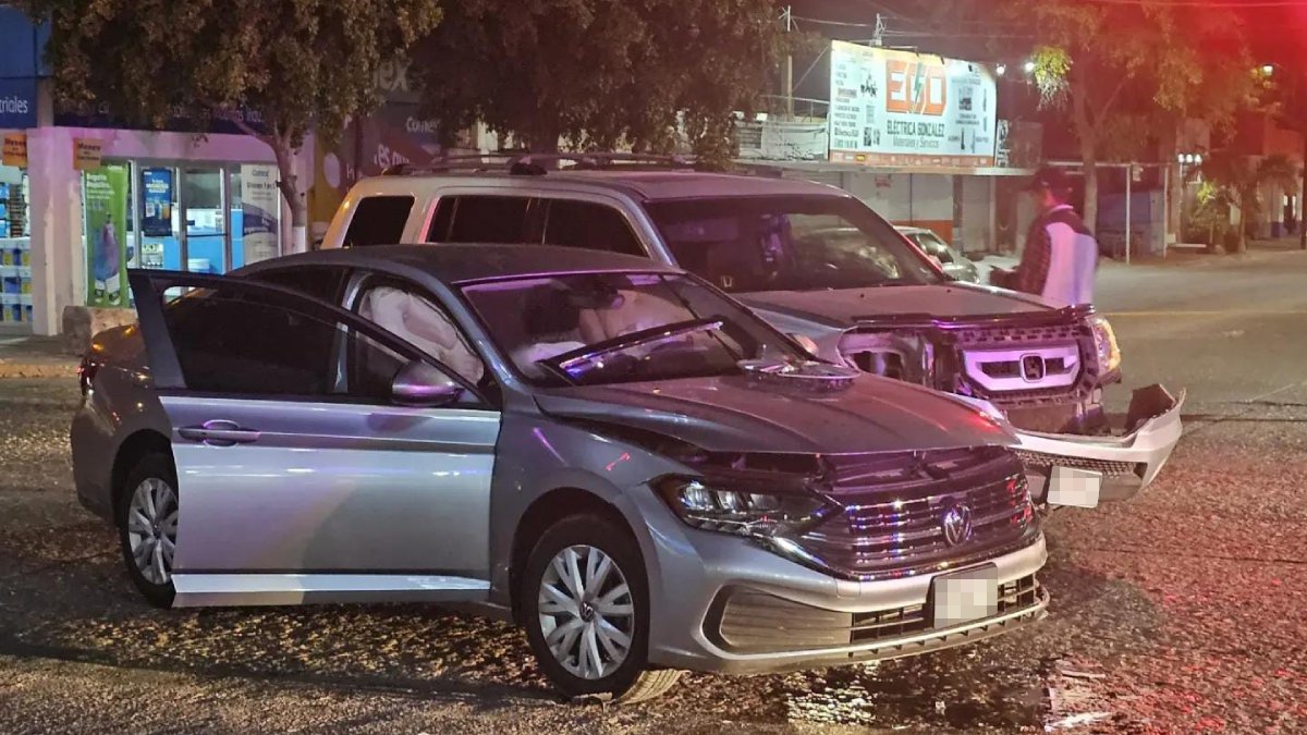 Se registra fuerte choque en conocido crucero de Guamúchil