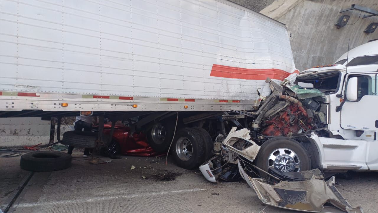 De nueva cuenta se registra choque en el km 162 de la Mazatlán-Durango