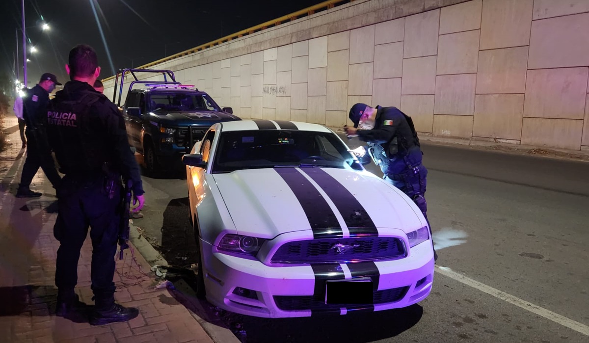 Sujetos armados despojan a hombre de Mustang y 42 mil pesos al salir de banco en Culiacán