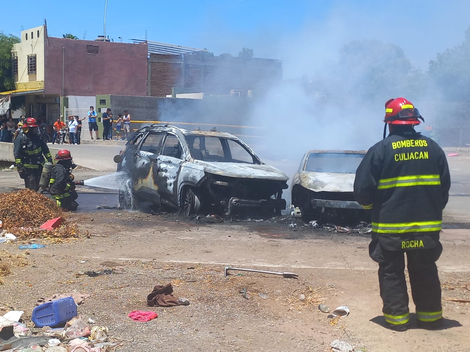 Se incendian dos vehículos tras choque en Culiacán; hay un lesionado