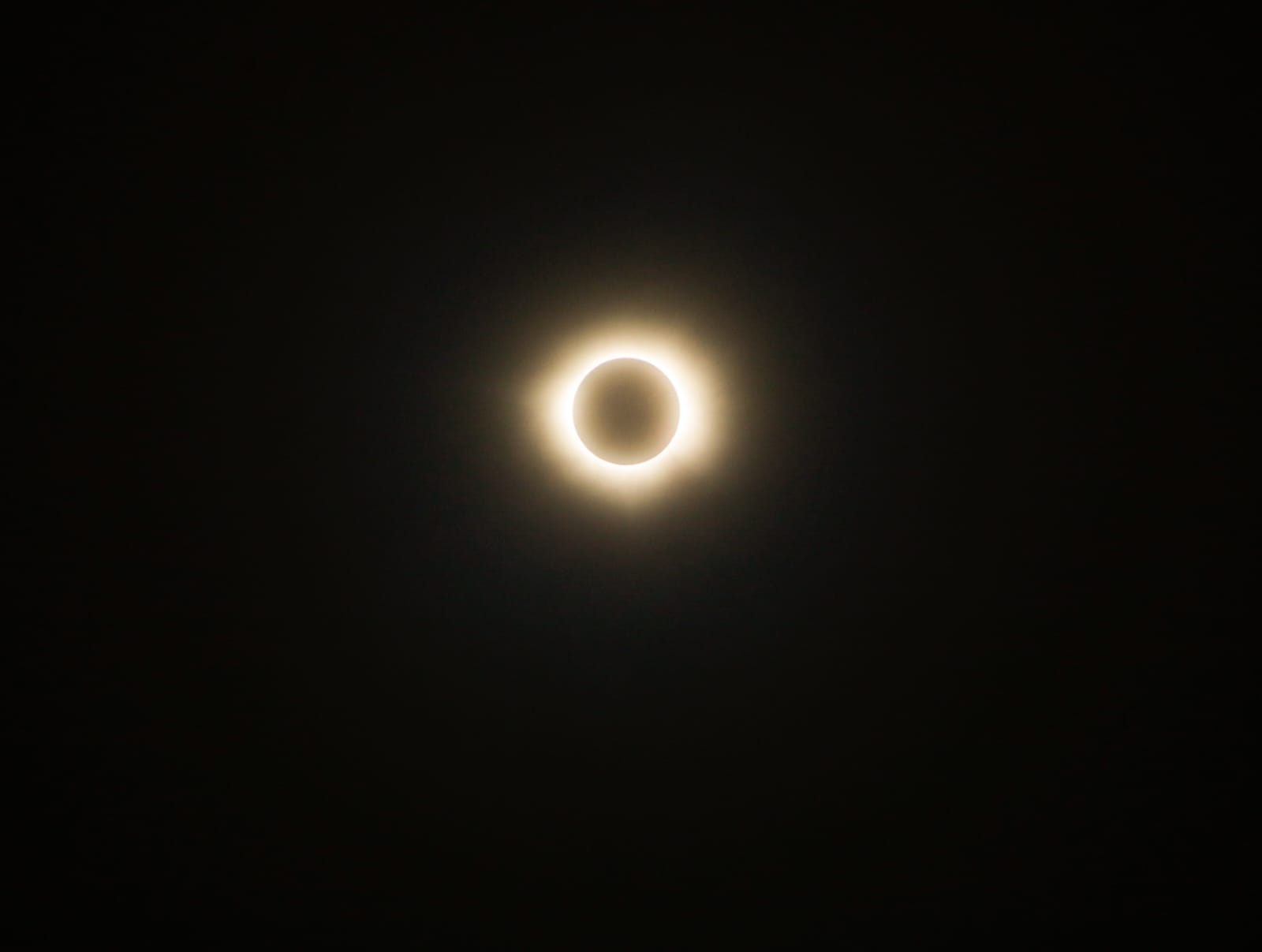 ¡Se hizo de noche y volvió amanecer! Eclipse Solar 2024 deja sorprendidos a mazatlecos y extranjeros
