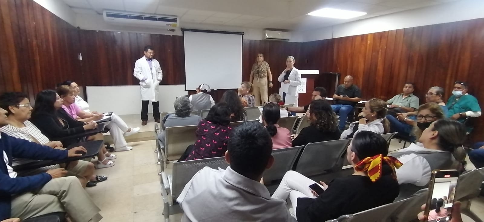 El barco se está hundiendo”, declaran trabajadores de la clínica del Issste en Mazatlán tras falta de director