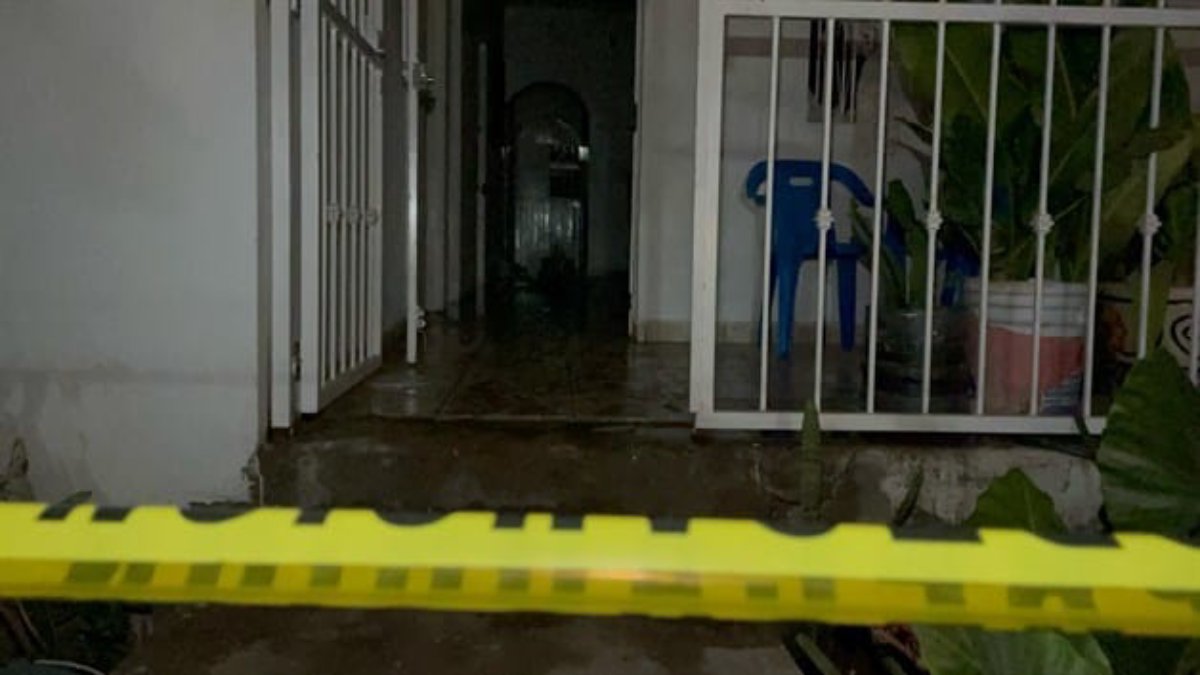 Hombre hace explotar cilindro de gas y resulta lesionado él y elementos de Protección Civil, en Mazatlán