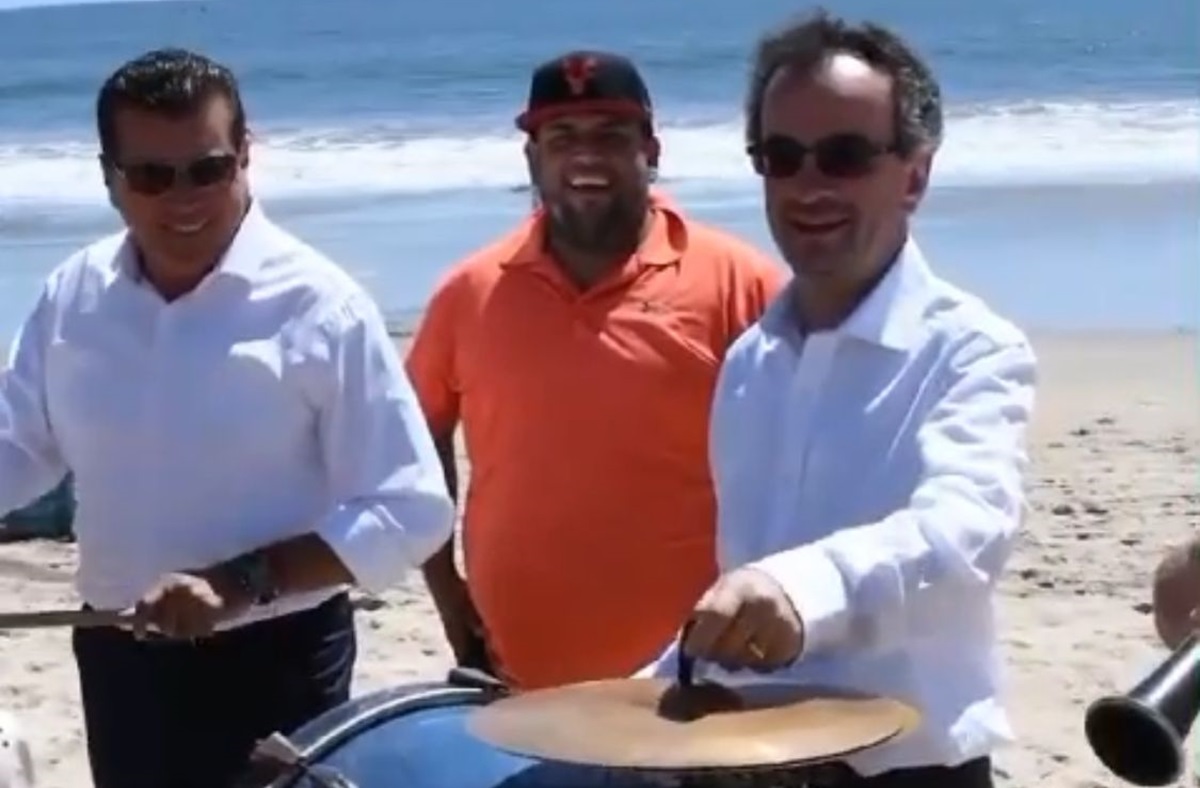 ¡No que no! Británicos se suman al ‘sí’ a la banda sinaloense en playas de Mazatlán