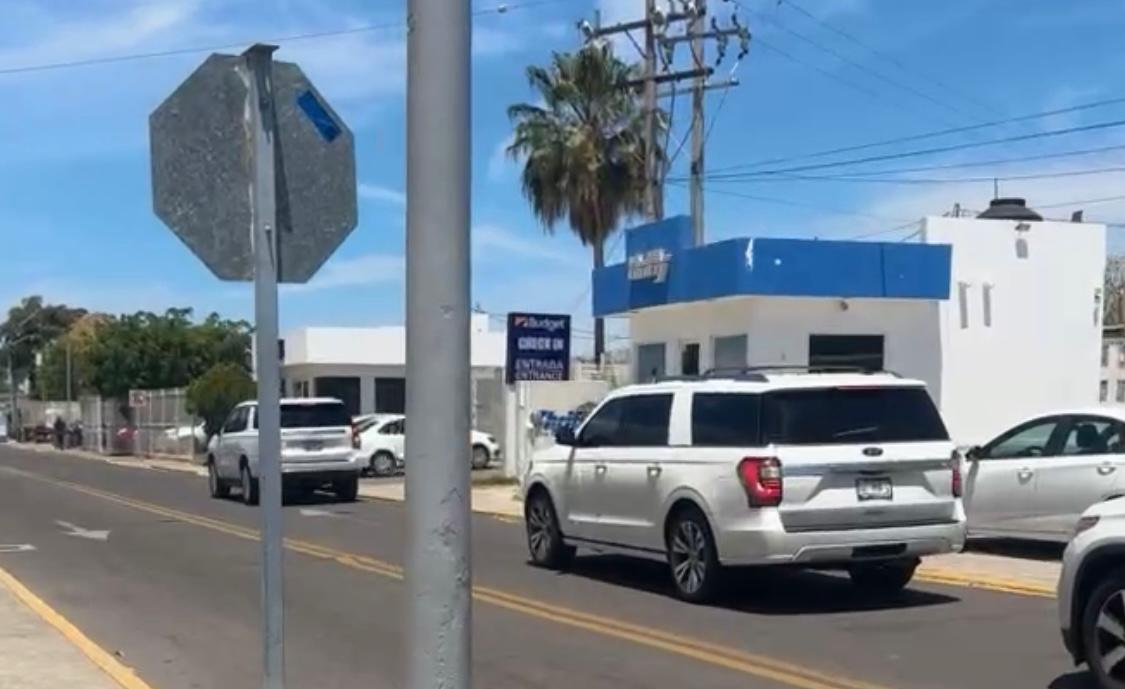 En vuelo comercial llega Xóchitl Gálvez a Mazatlán