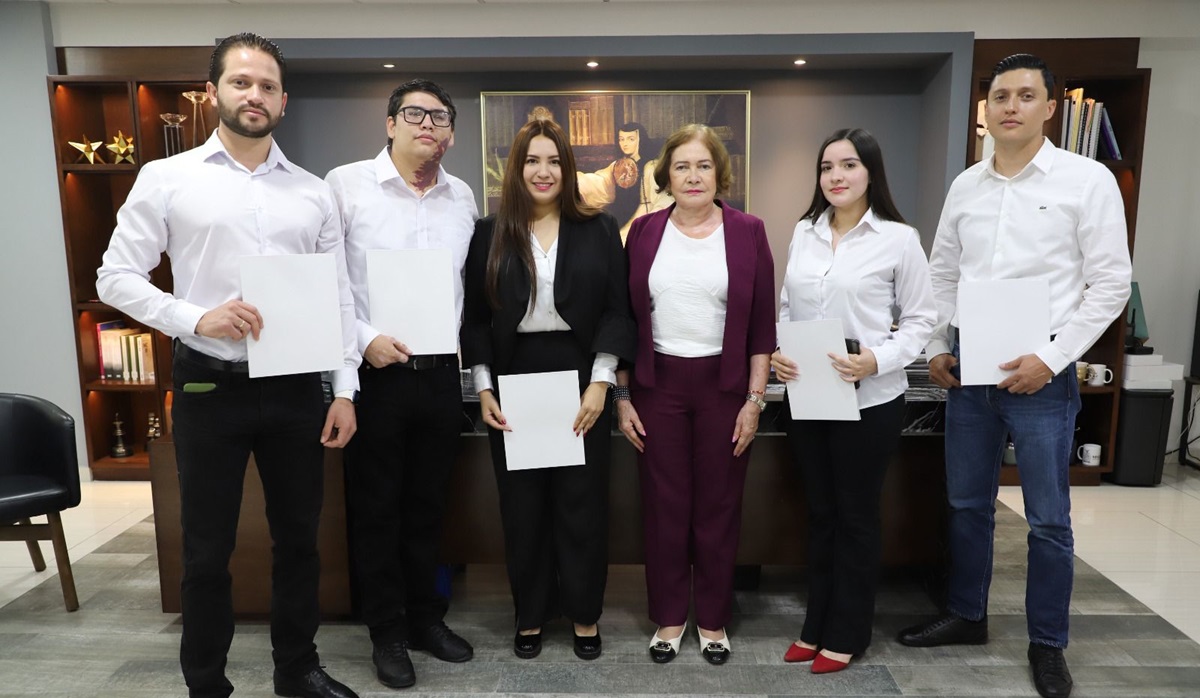 Entrega fiscal Sara Bruna Quiñónez nombramientos a nuevos peritos en Sinaloa