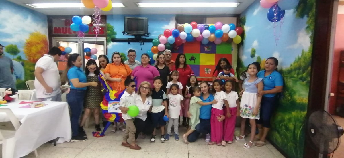 Festejan el Día del Niño a los menores de la asociación ‘Una luz hacia el mundo para ciegos y débiles visuales’