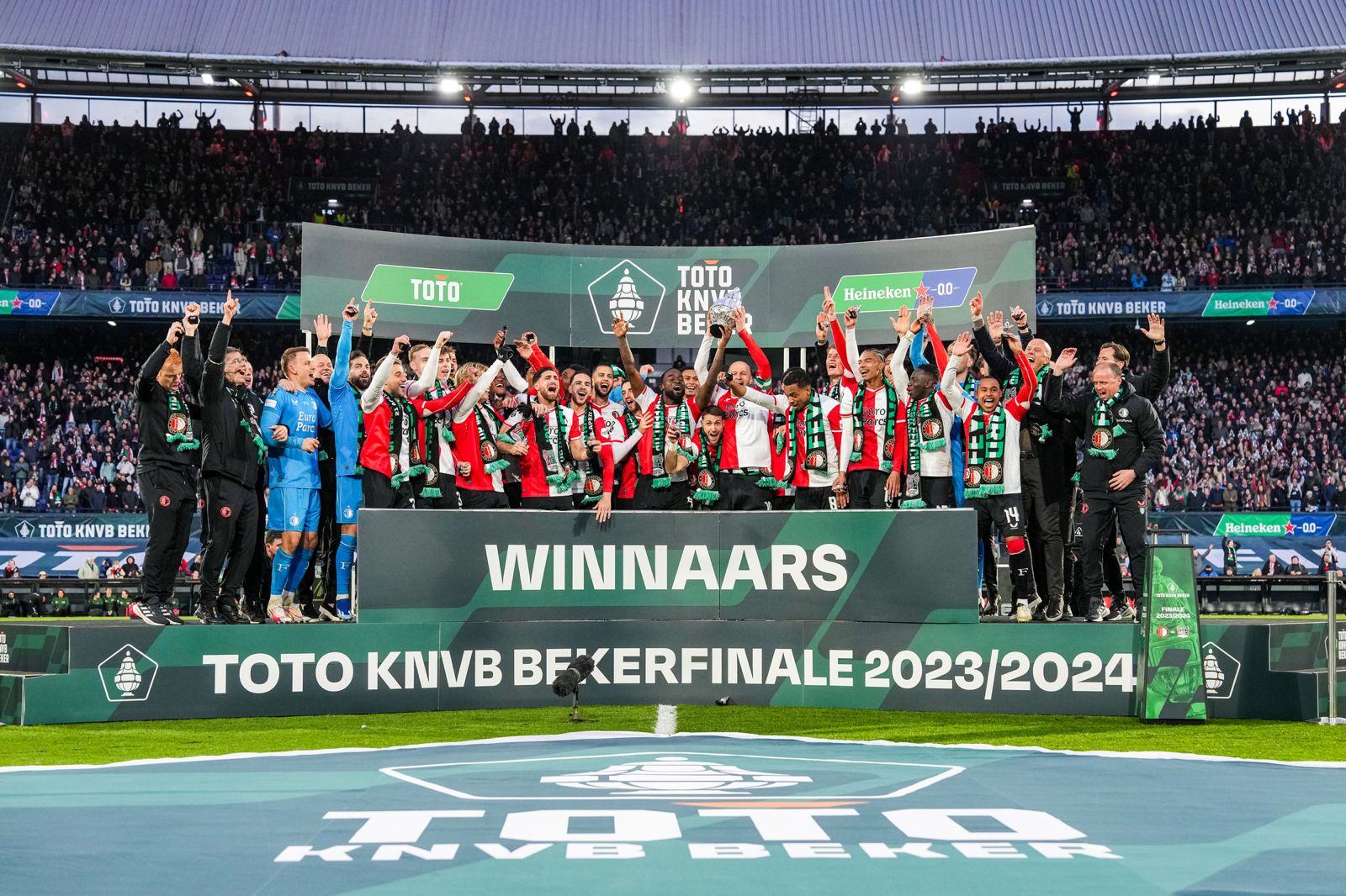 El mexicano Santiago Giménez y el Feyenoord se coronan en la Copa de Países Bajos