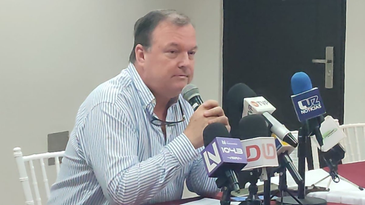 Descarta alcalde de momento suspender operación de lavados de carros y centros de albercas