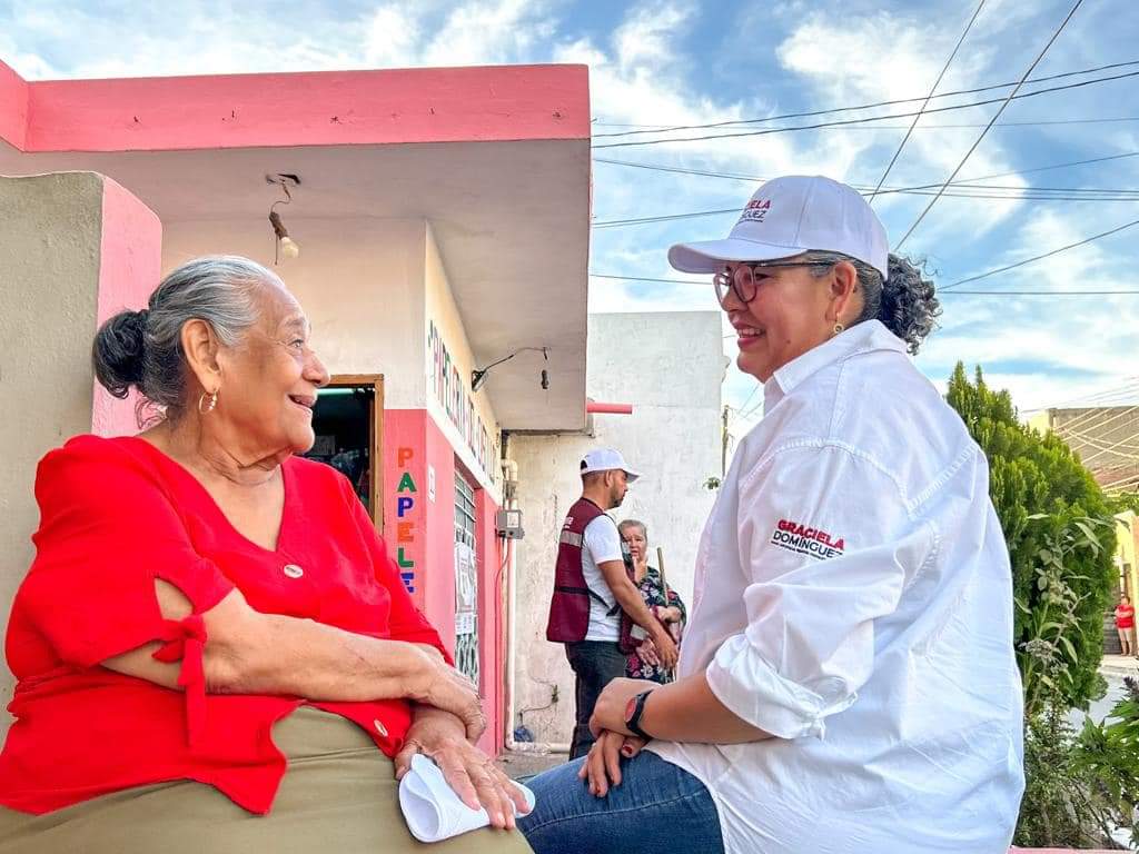 Con drenajes colapsados se topa Graciela Domínguez en recorrido por Mazatlán