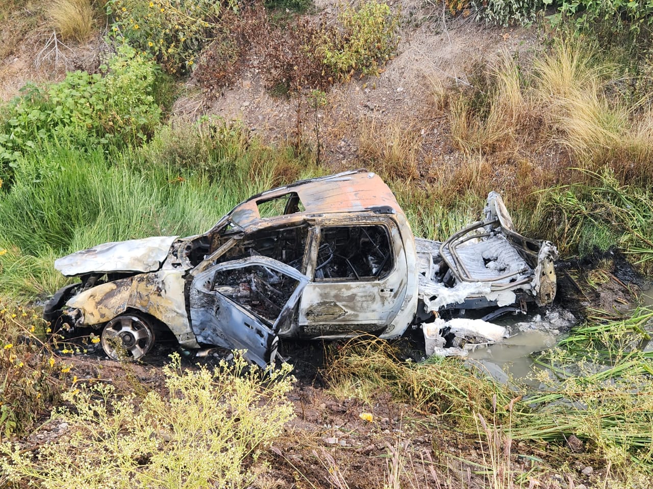 ¡Se lo comió una curva! Hombre muere al caer con todo y camioneta a un canal en Costa Rica, Culiacán