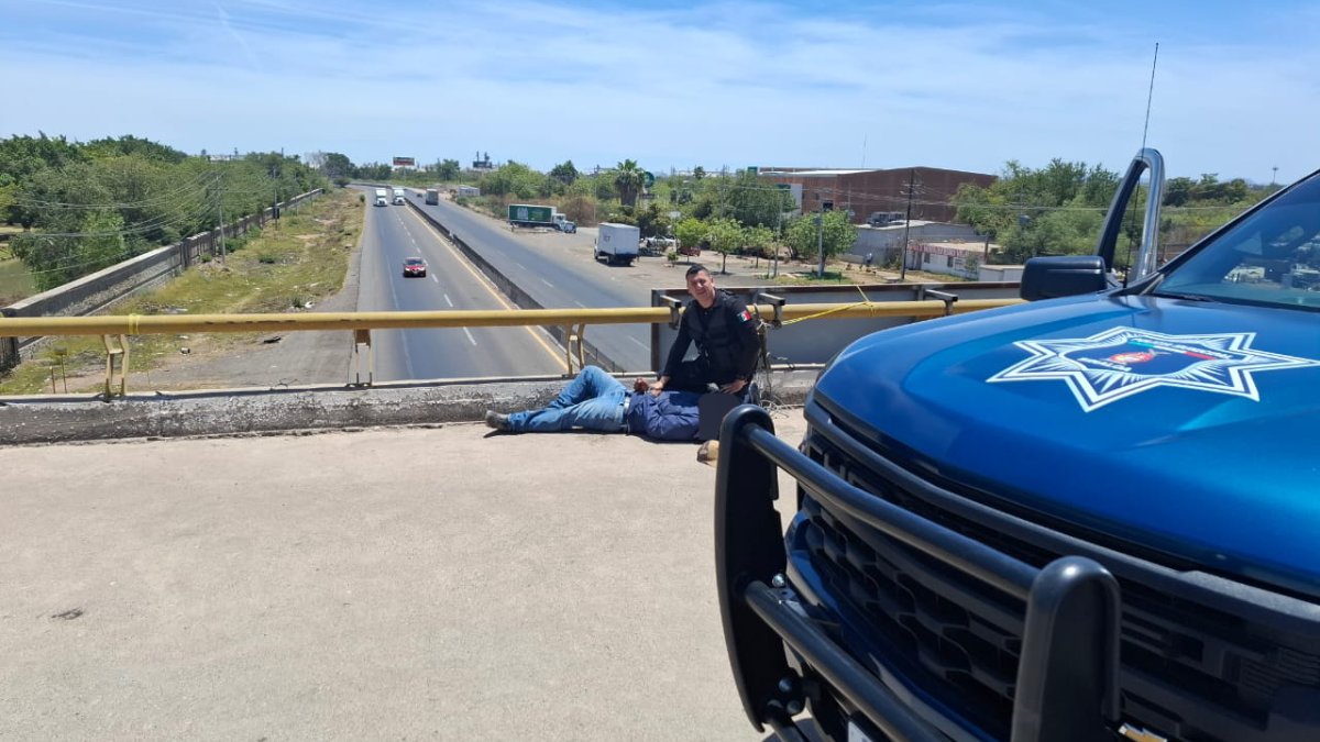 Policías de Ahome rescatan a un hombre que intentaba atentar contra su vida