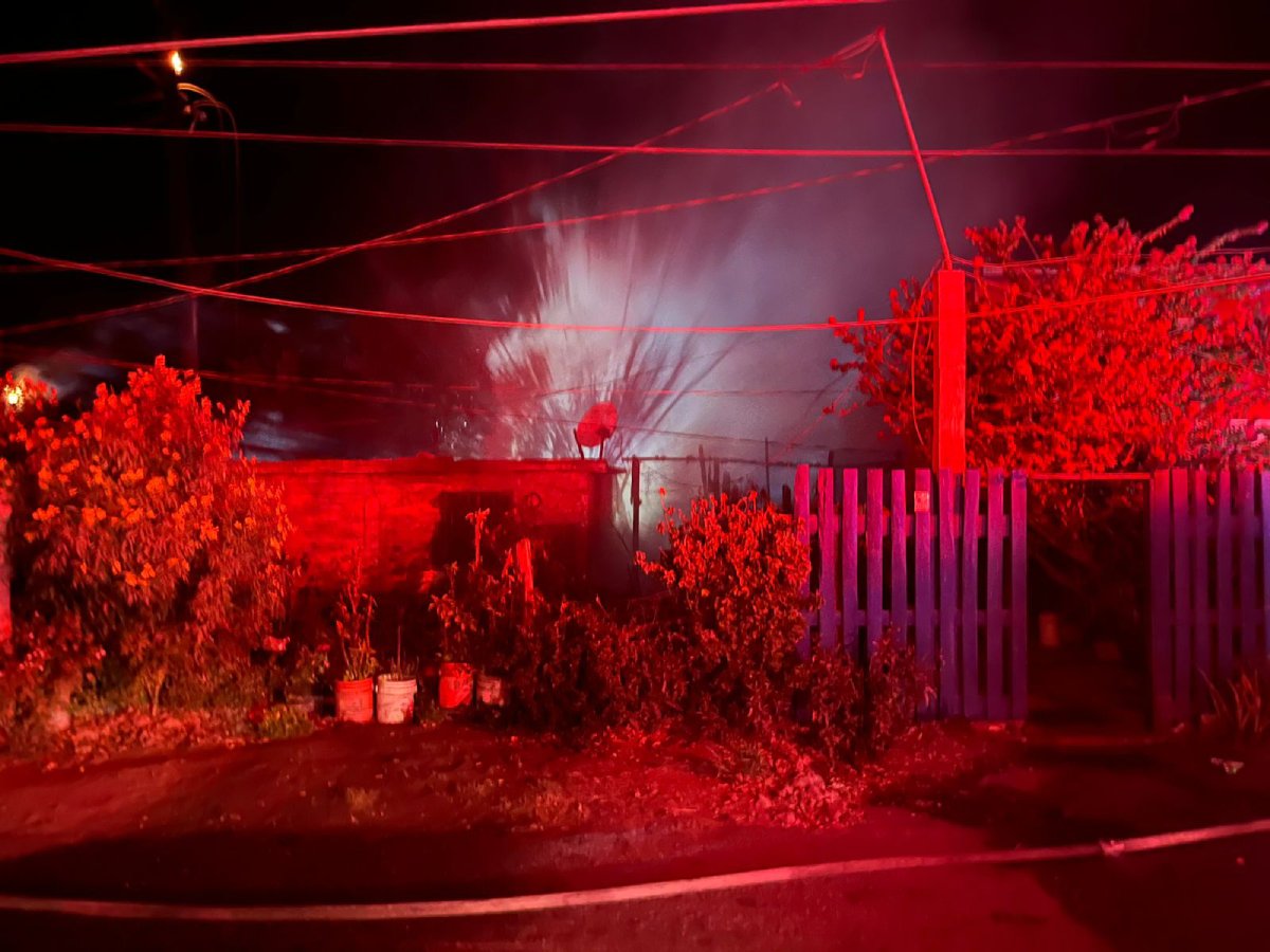Incendio en 2 de Abril El Fuerte arrasa con dos viviendas
