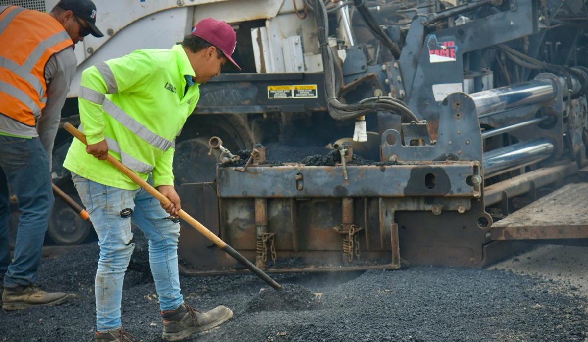 Después de 20 años de espera, inicia reencarpetado del fraccionamiento Las Fuentes, en Guamúchil