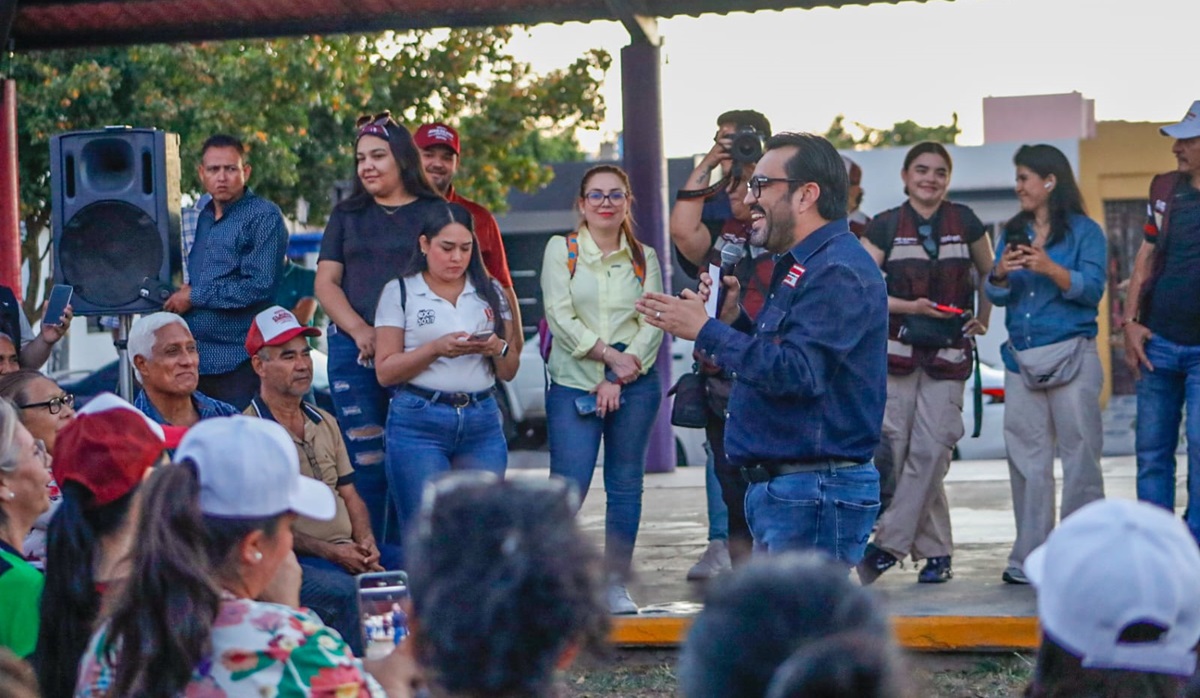 Gámez Mendívil visita Barrancos y se compromete a pavimentar la avenida Nakayama