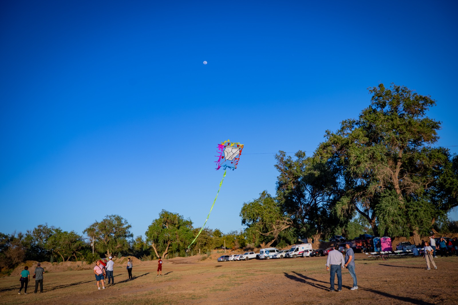 Los cometas vuelan en el cielo del río Sinaloa; DIF Guasave inicia actividades por el Día del Niño