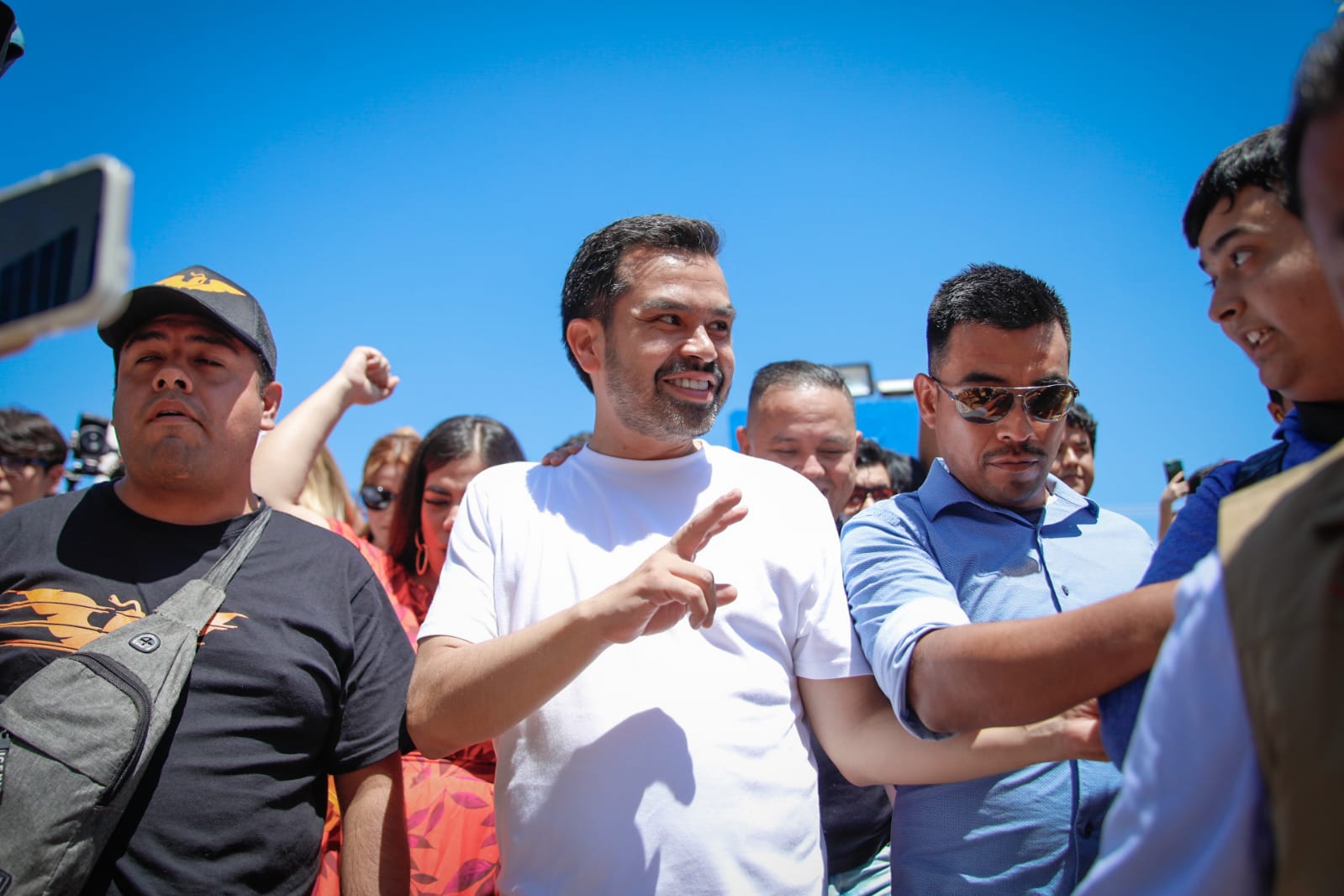 ‘Yo no me imagino a nadie en un antro poniendo una canción del PRI o de Morena’: Máynez en Sinaloa