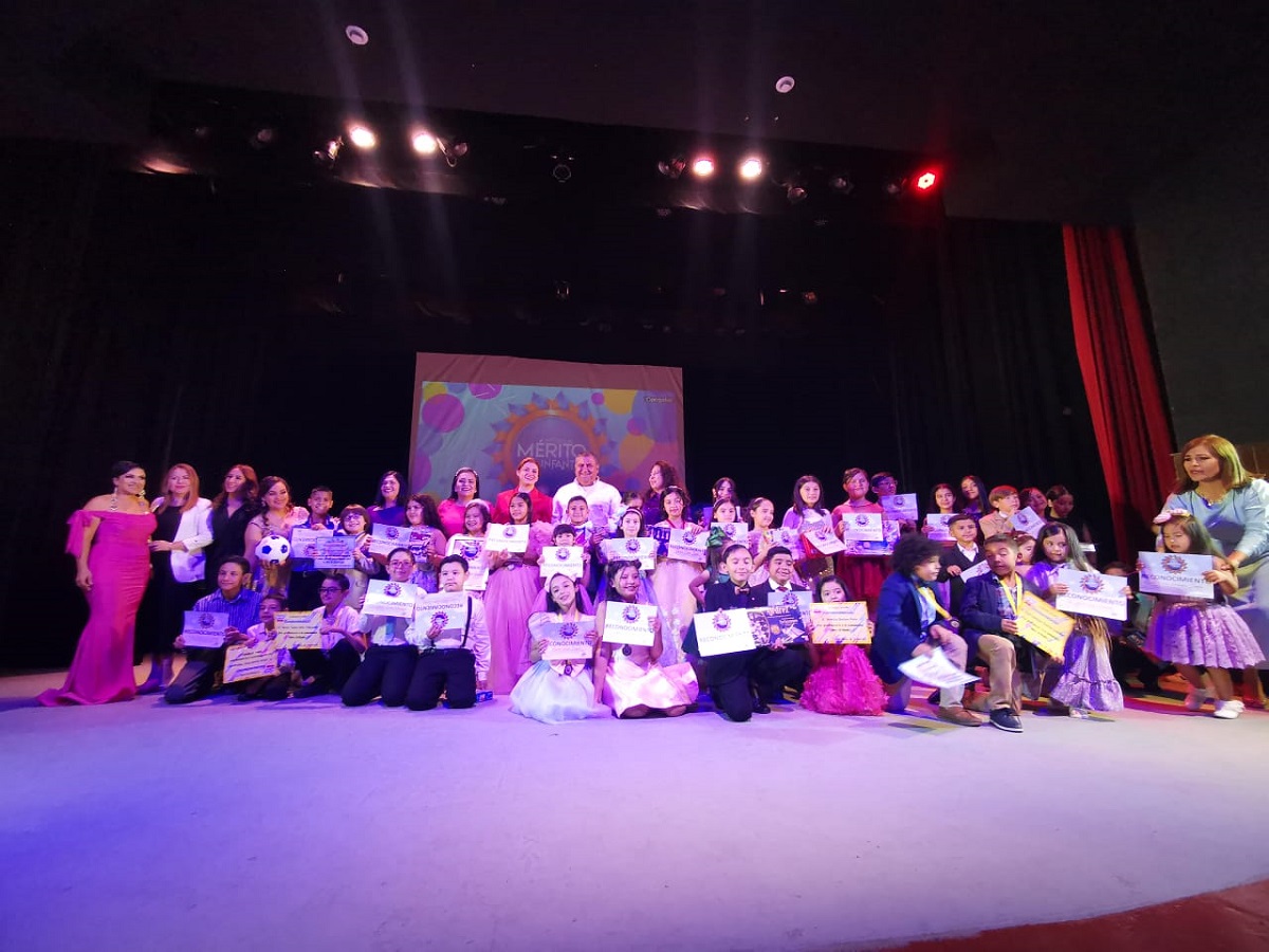Entregan “Medalla Merito Infantil” 2024 a niños destacados de Ahome
