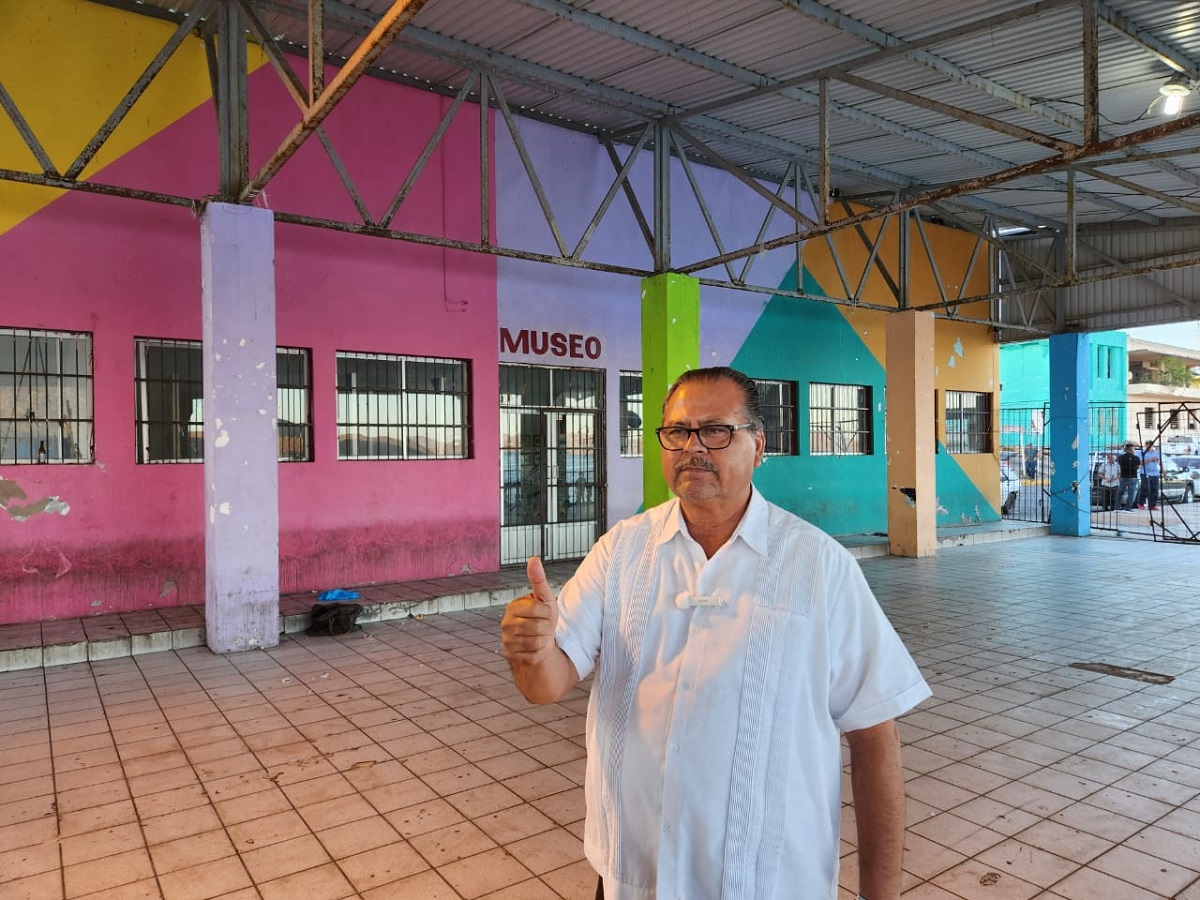 Promete Mingo Vázquez rescatar el Centro Cultural de Topolobampo; está destrozado