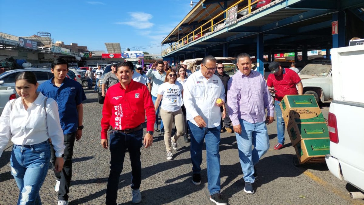 Recorre Mingo Vázquez los mercados La Yarda y la Yardita, compromete solución al drenaje y seguridad