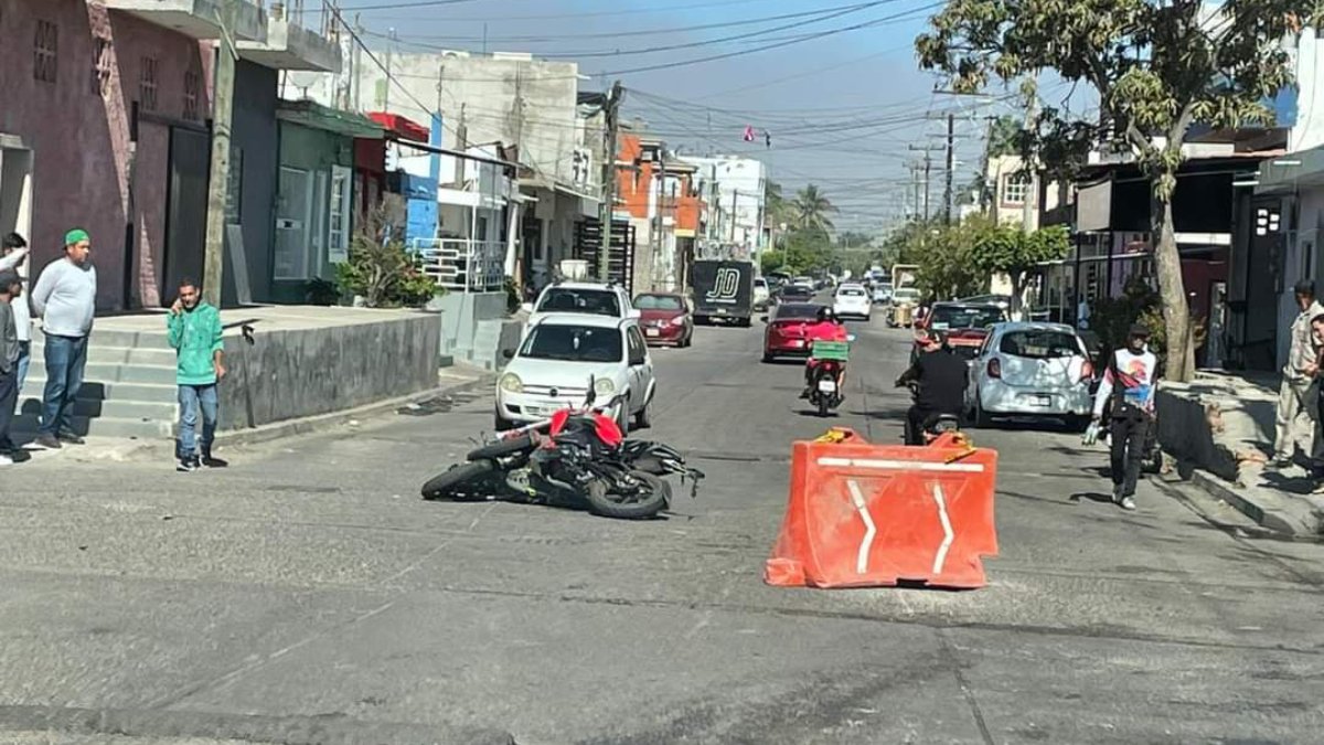 Chocan motociclistas por presunta invasión de carril en la Benito Juárez en Mazatlán