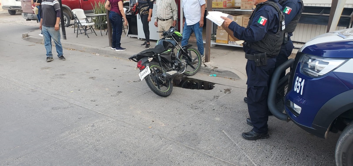 Motociclista resultó lesionado al ser atropellado por una camioneta en Guasave