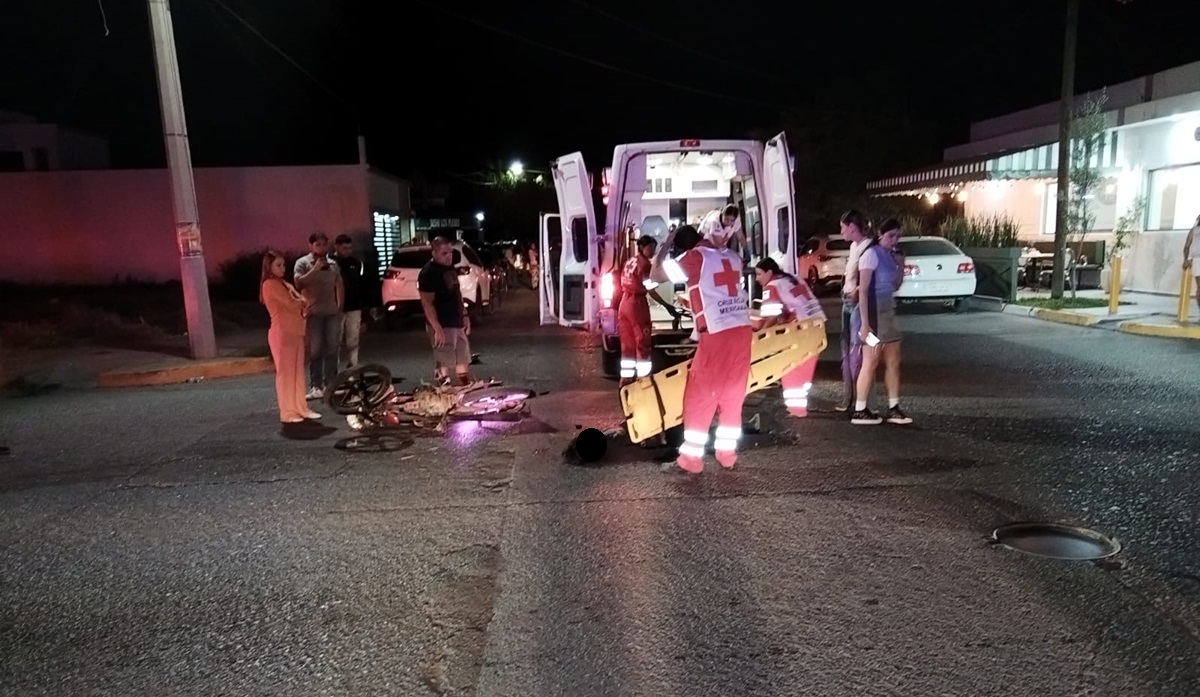 Motociclista menor de edad se pasa un alto y es arrollado por conductor en Guasave