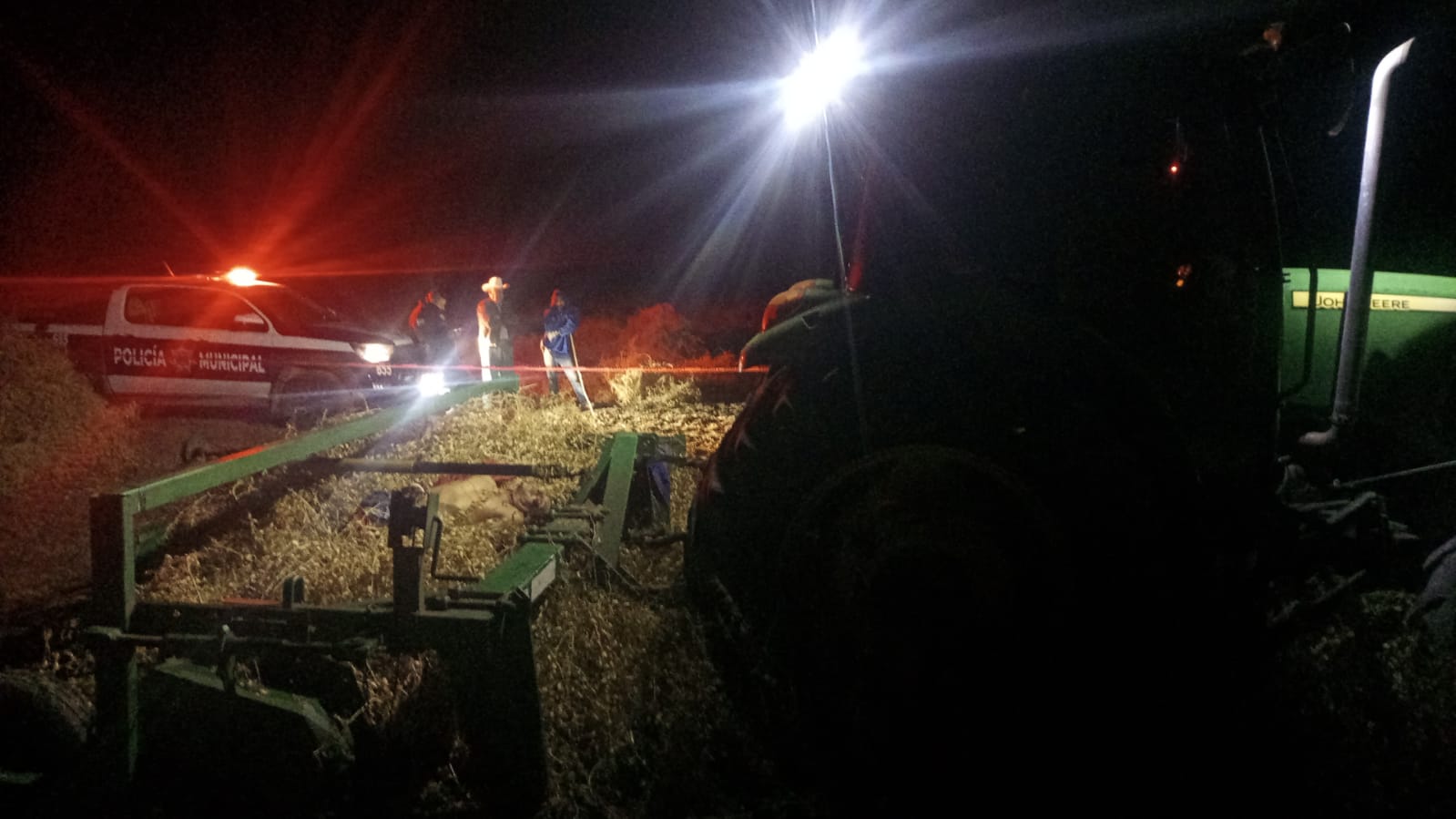 Hombre muere al caer de cortadora de garbanzo en Guasave