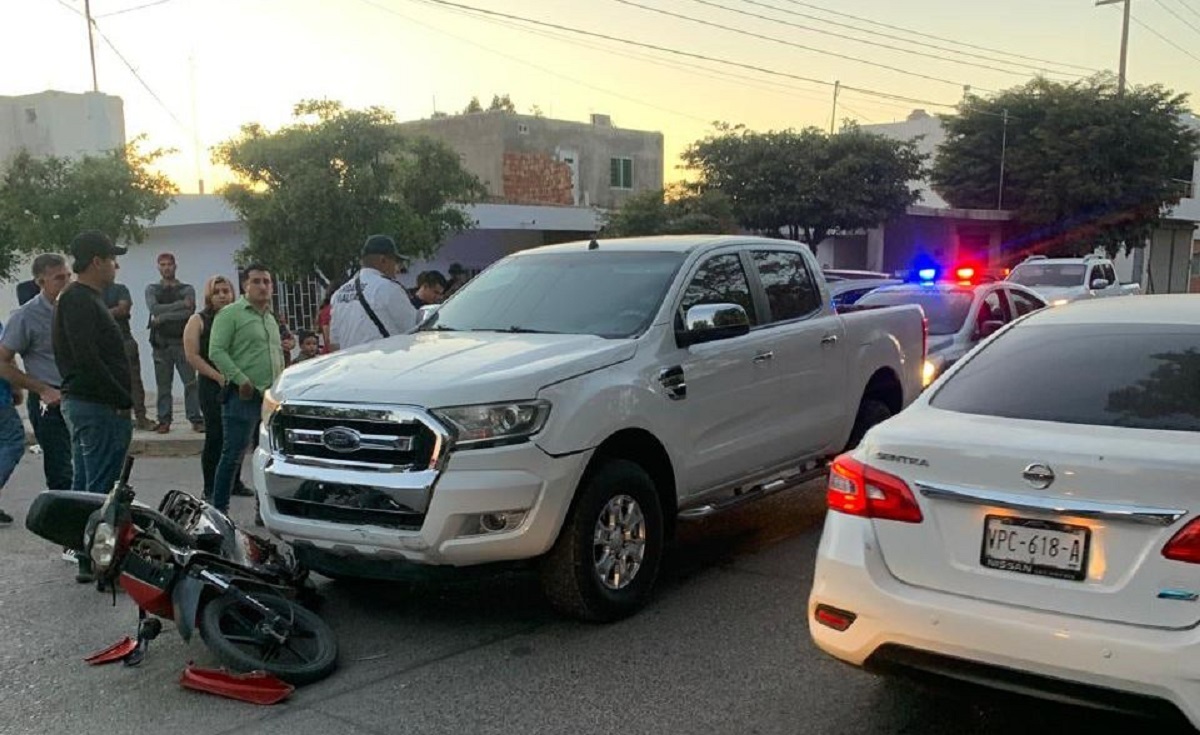 Erika fue atropellada por una pick up en Guasave, terminó lesionada