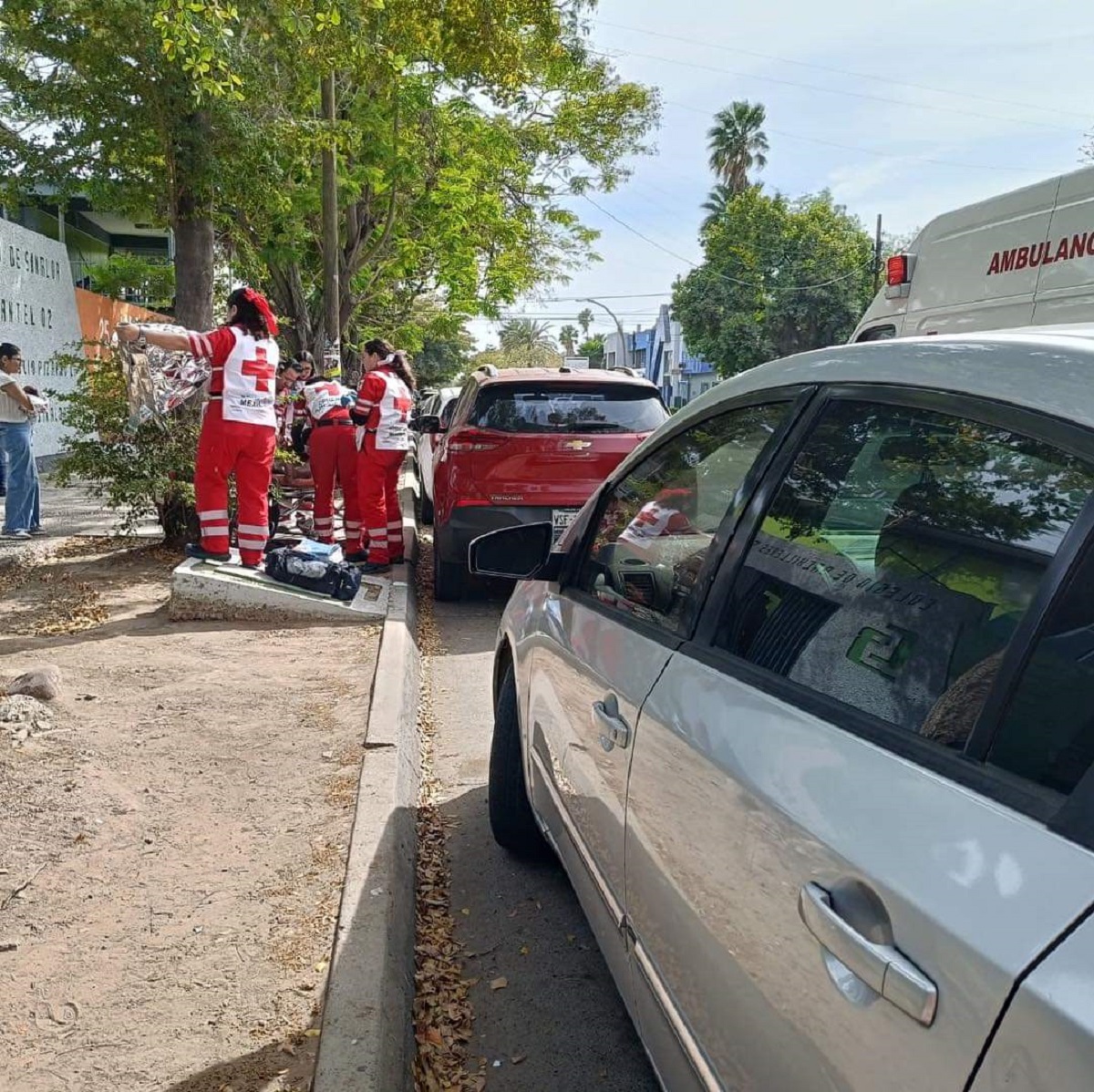 Embarazada no alcanza a llegar al hospital y da a luz afuera de la Cruz Roja de Los Mochis