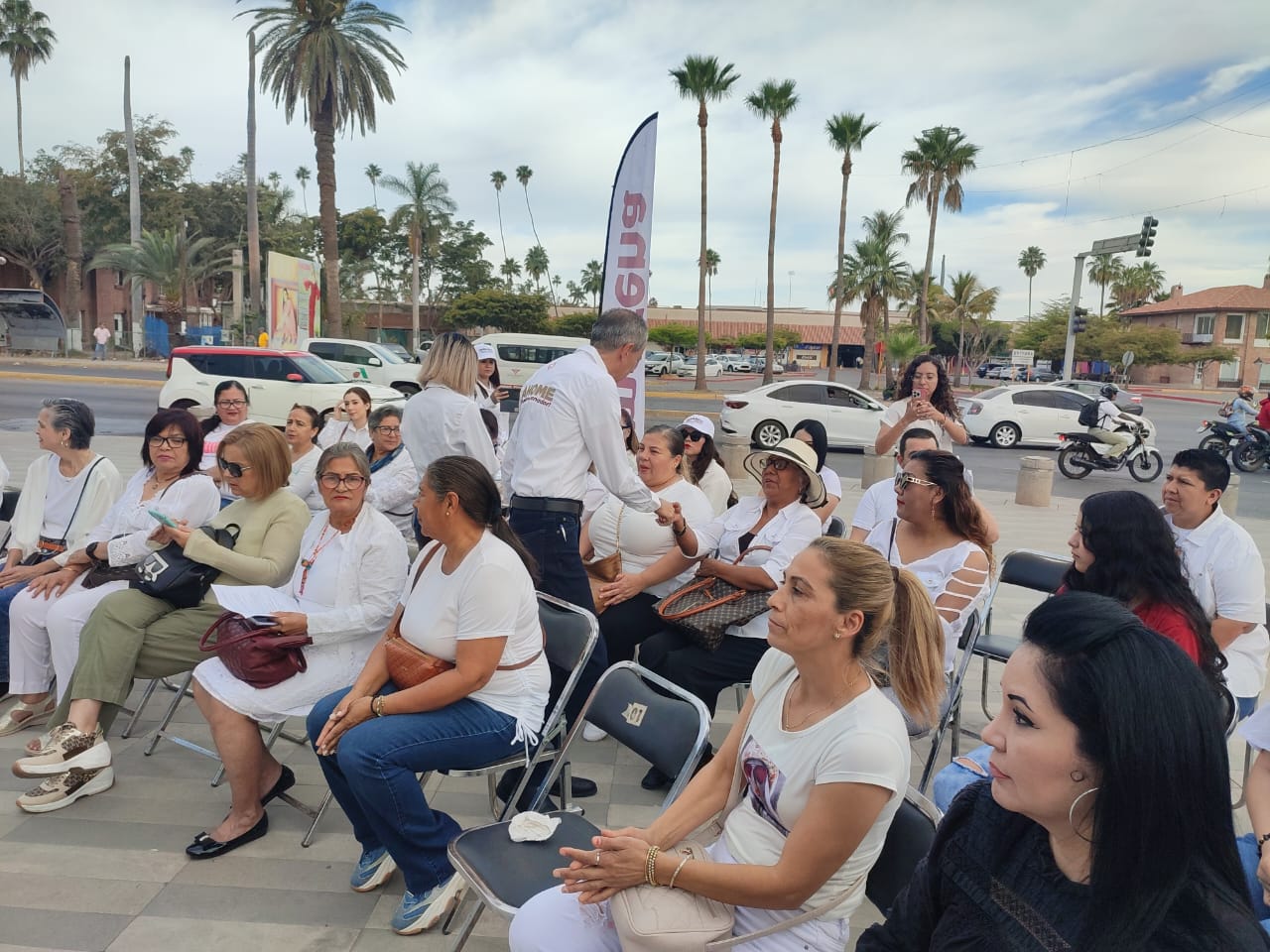 Mujeres violentadas piden al candidato de Morena a la alcaldía mejore servicios, incluso más patrullas de género