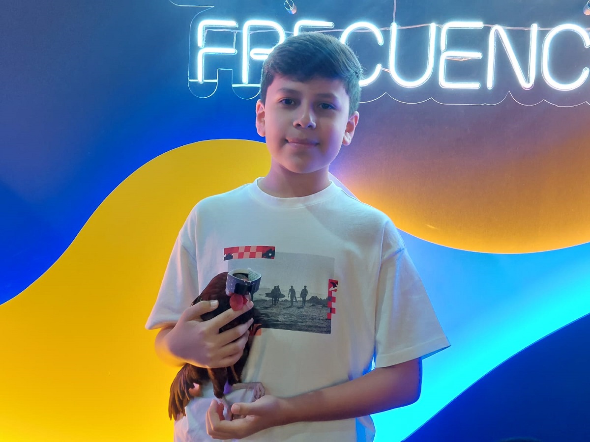 Paúl, el niño guamuchilense que viajó a Mazatlán junto a su amigo emplumado para apreciar el eclipse