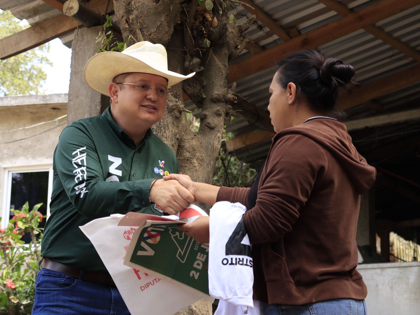 Noé Heredia se compromete a buscar recursos y programas para el desarrollo regional de los altos de Culiacán