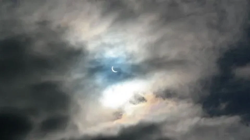 ¡Chale, ni tanto esperar! Nubosidad podría impedirte ver el eclipse en estos municipios